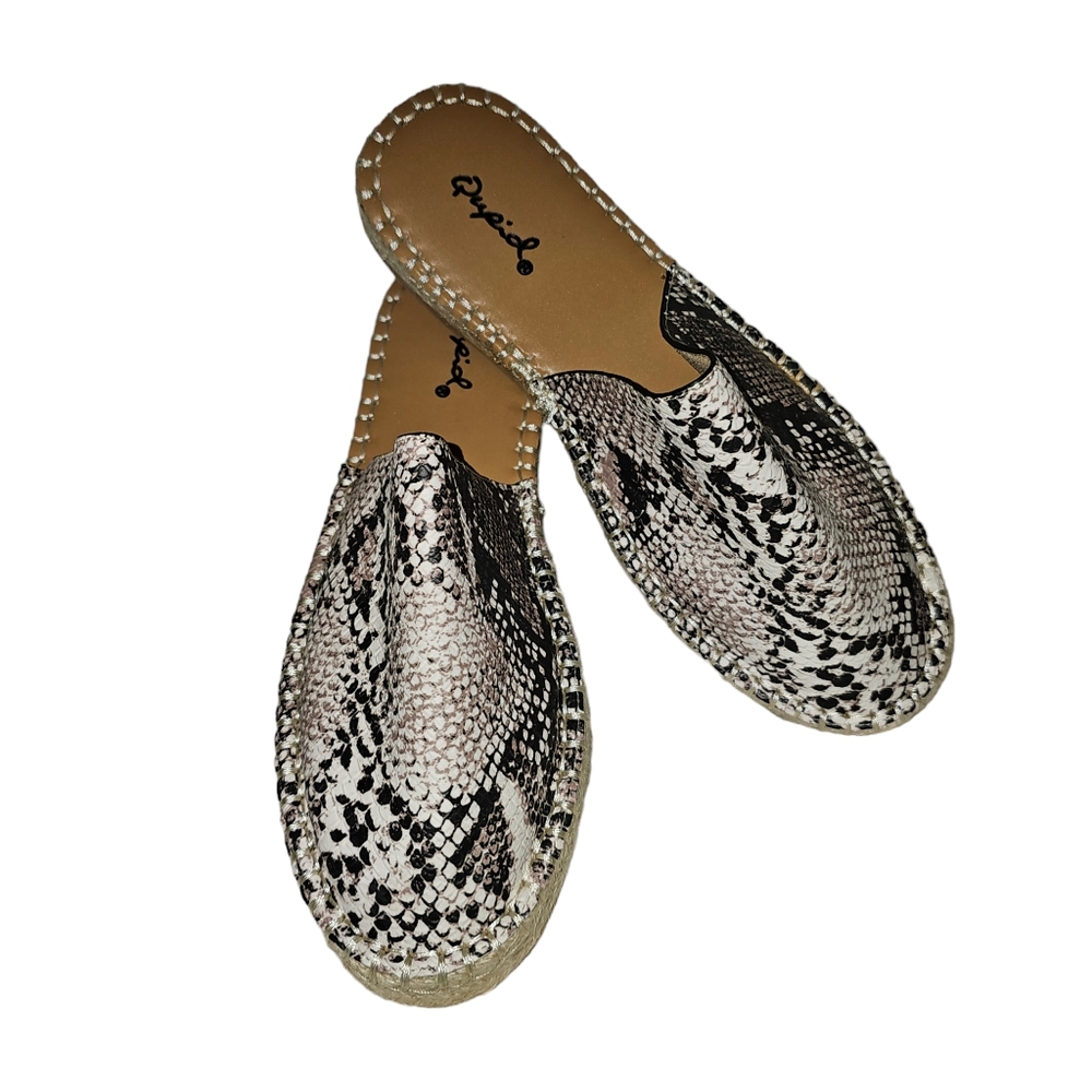 Qupid Slides Womans Size 6 Faux Tan Snake Flats Closed Toe Slip On Sandals NWO